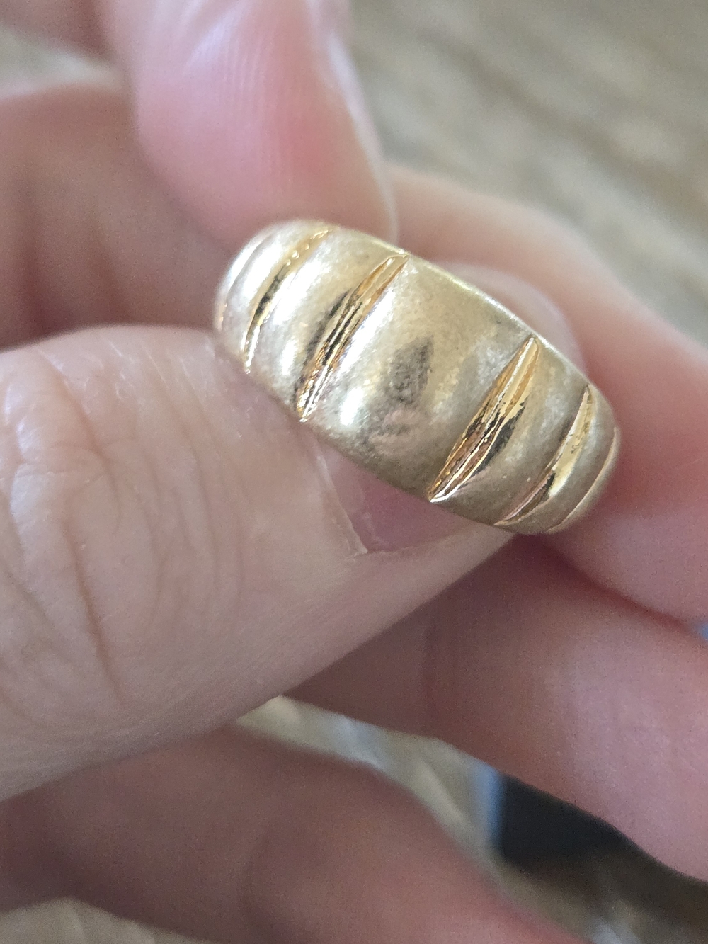 Set of 3 Gold Tone Statement Rings Size 6 Heart Dome Ribbed Gift Box - Picture 4 of 5
